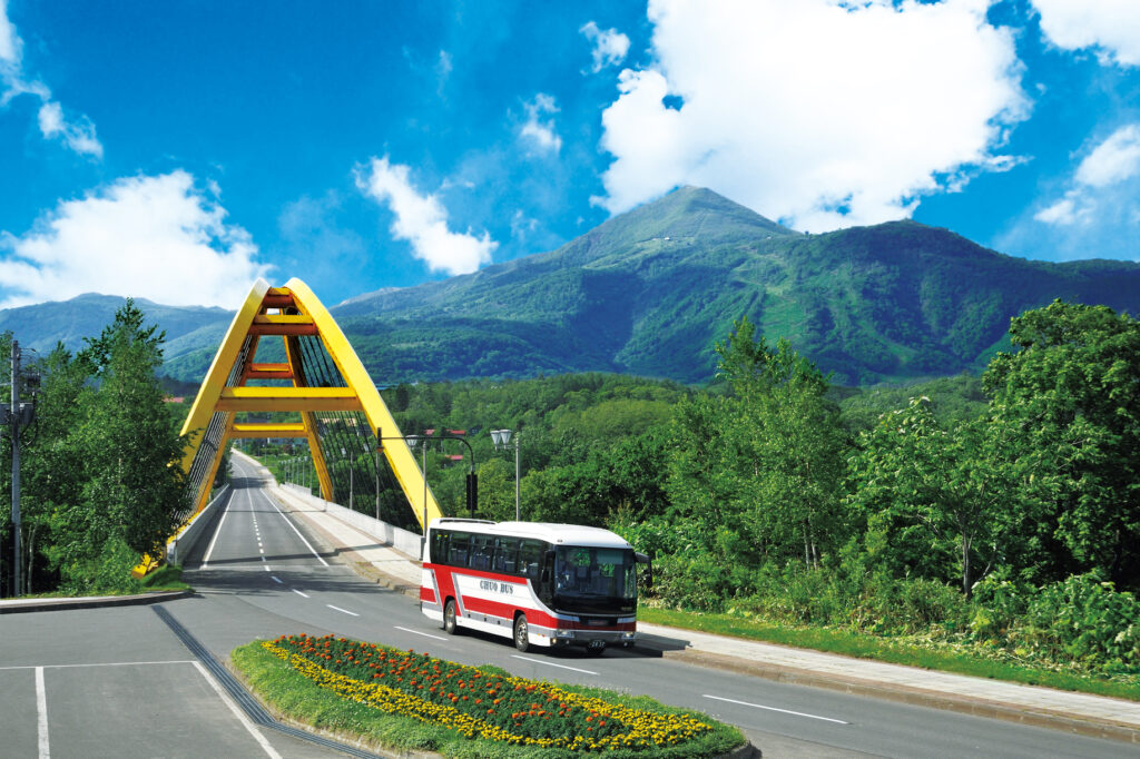 高速ニセコ号とニセコ大橋